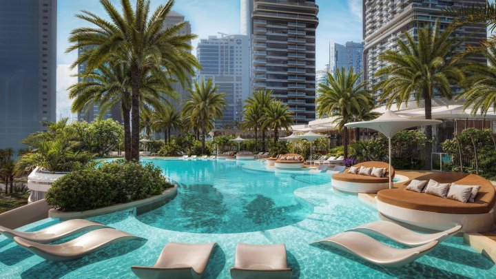 Dubai, Seaside Living - Luxury Waterfront Homes for Sale